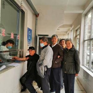 重陽(yáng)敬老 情暖金秋——集團(tuán)公司開展敬老助老、關(guān)愛(ài)老職工活動(dòng)